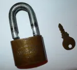 001old-junkunc-padlock.jpg 001old-junkunc-padlock.jpg