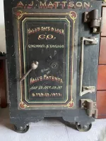 halls-bankers-safe-front.jpg halls-bankers-safe-front.jpg